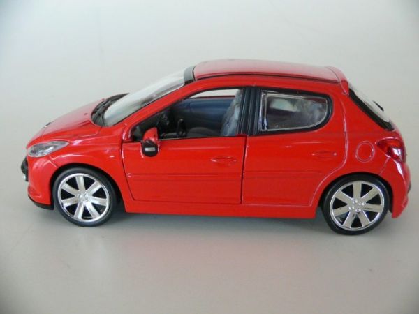 Peugeot 207 Vermelho RMZ City - 1:32  12 cm
