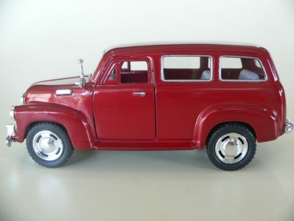 Chevrolet Suburban 1950 Vermelho Kinsmart 1:36